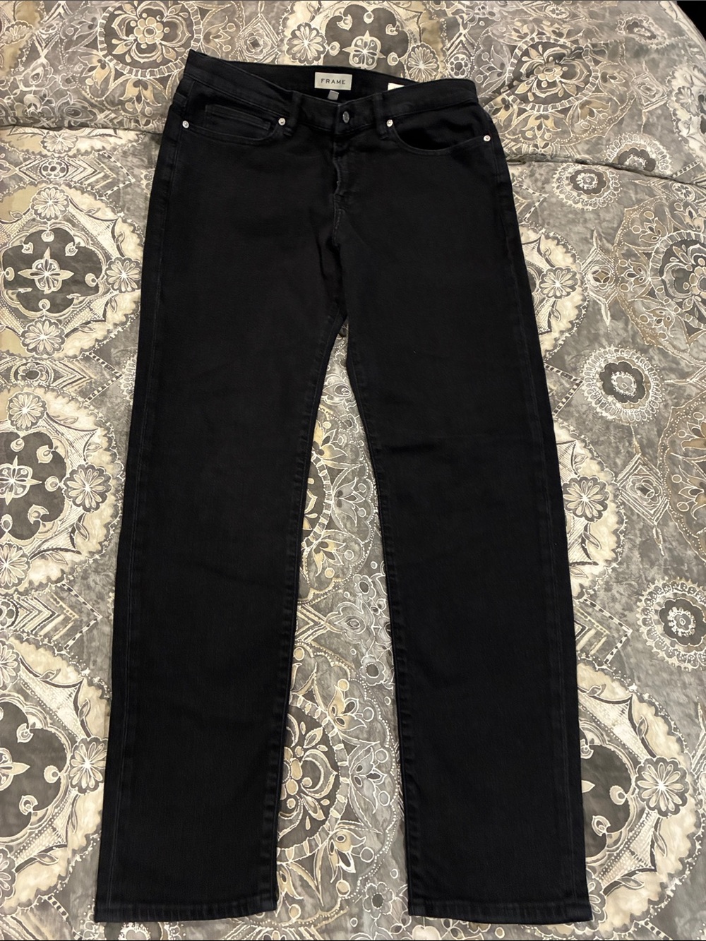 Frame L’Homme Athletic Jean — Charcoal Wash (Chester)